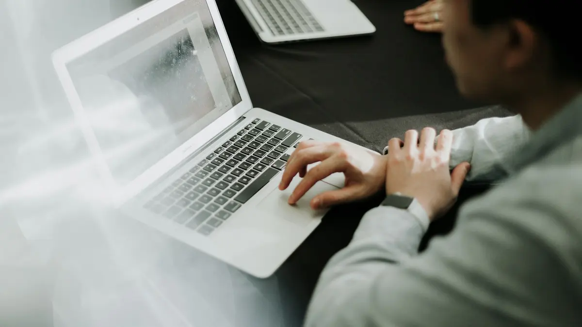 Entreprise individuelle ou société : que choisir pour démarrer ?